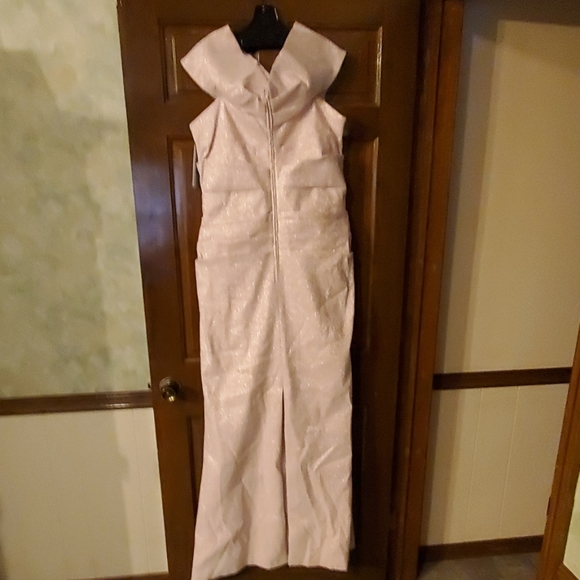 GOWN - Picture 5 of 8